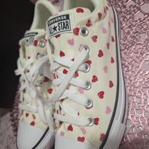 Converse  Women's Sneakers with Heart Pattern - Cream and Pink